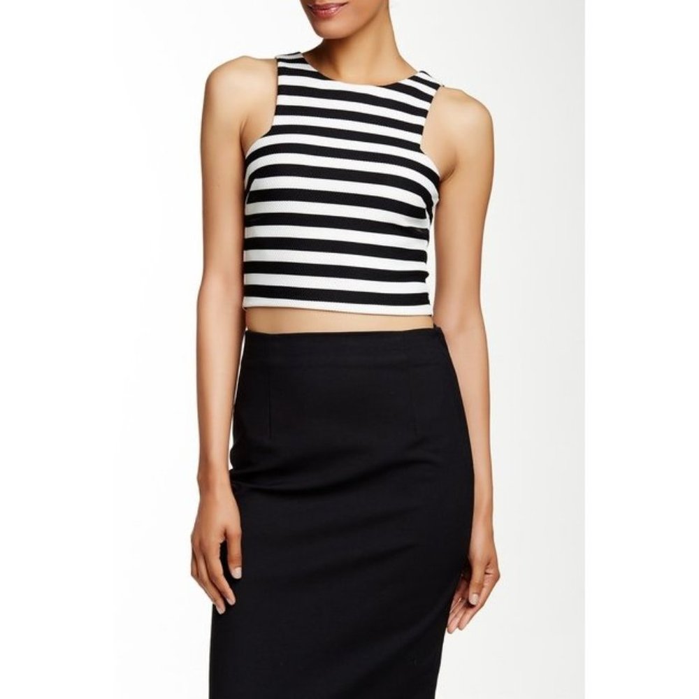 Necessary Objects Cutaway Shoulder Crop Top, S